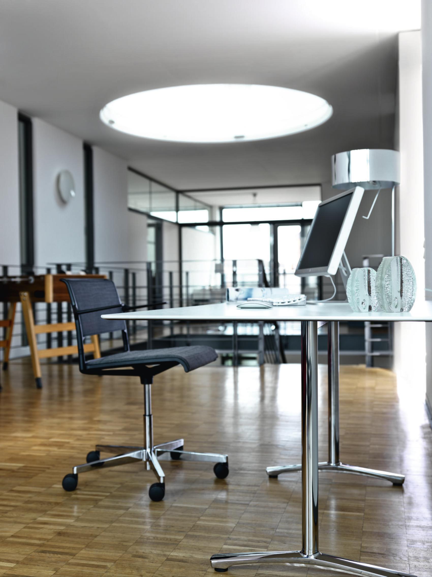 ALINE TABLE by Wilkhahn 025